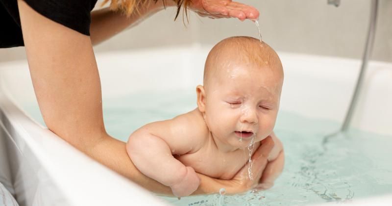 Bolehkah Bayi Mandi dengan Cairan Antiseptik?